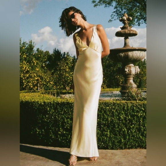 Rumored Yellow Sleeveless V-Neck Gown - Picture 3 of 3